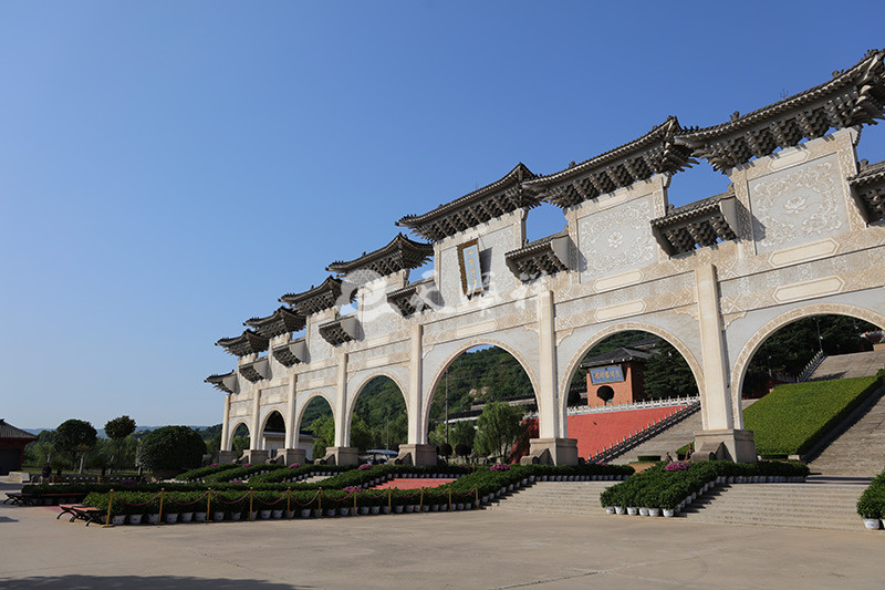 霸陵墓园山门