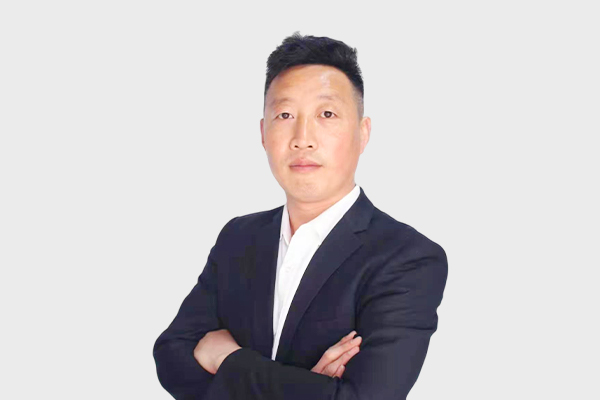 卧龙山福园选墓专员王辉