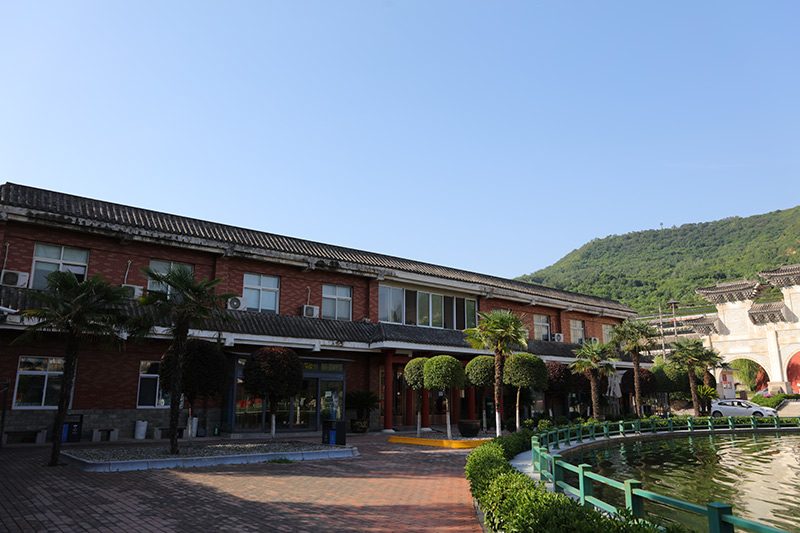 霸陵墓园办公区