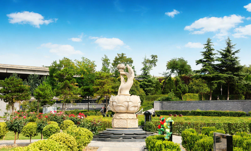 西安卧龙山福园墓区实拍