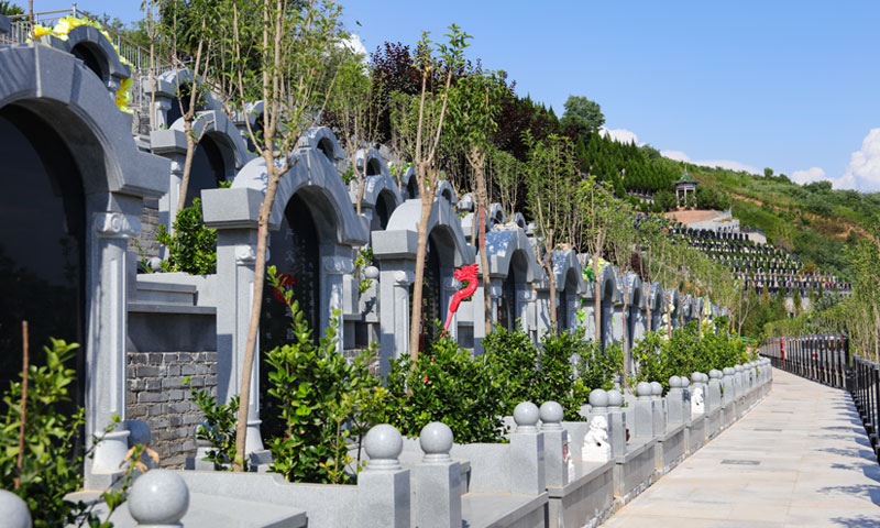 白鹿原墓区环境及墓碑实拍 白鹿原墓区环境及墓碑实拍